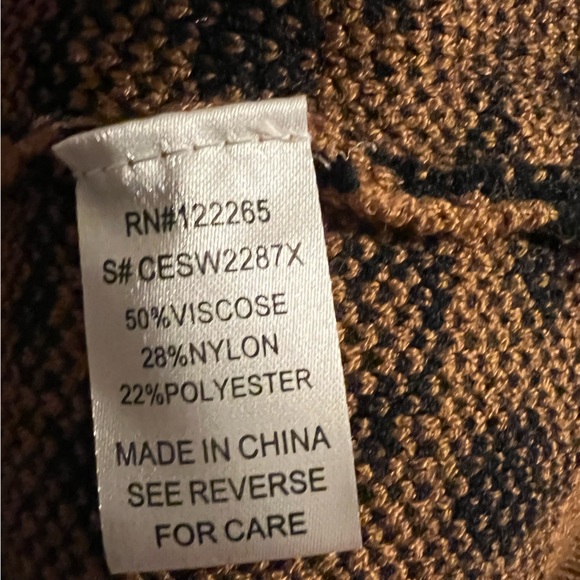 Adora leopard print v neck sweater, plus size 3X, NWT
Super soft - Picture 4 of 4